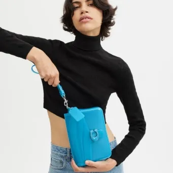 Coach 美国官网：折扣区热卖！Pillow Madison 18 $197.5
