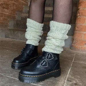 Dr.Martens Devon 花扣厚底女靴