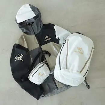 StockX：Arc'teryx x Beams 联名夹克上新