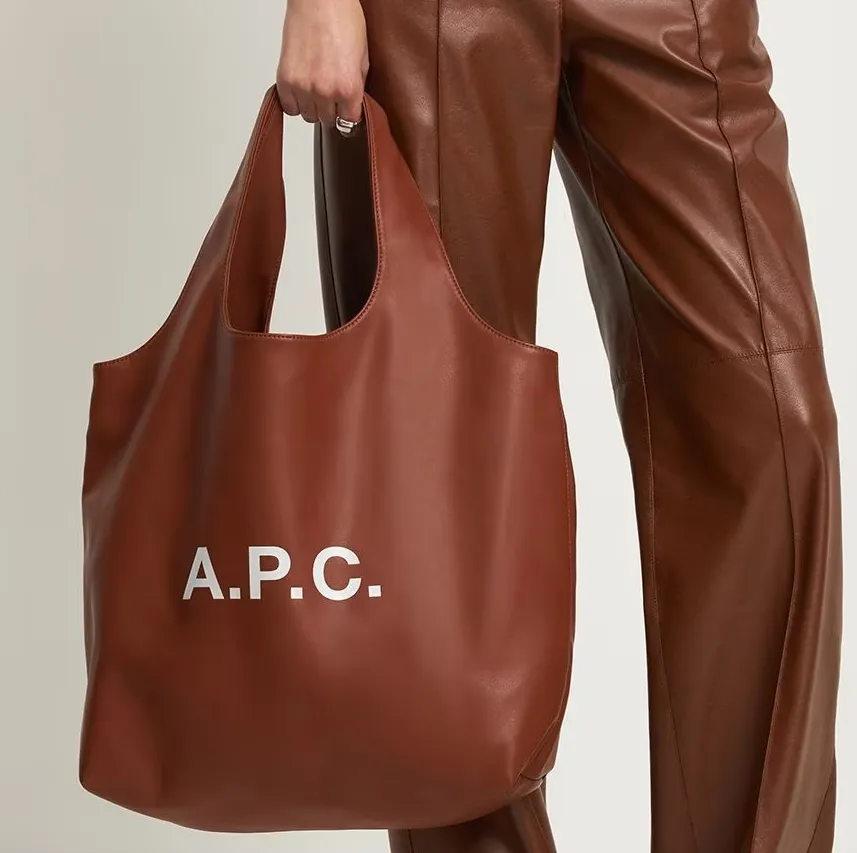新色速递！A.P.C. Ninon 素皮大托特包