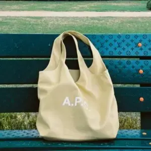 A.P.C. US：私密促热卖！入素皮大托特、丹宁 Logo 托特