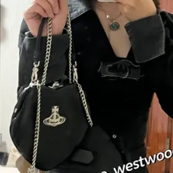 Vivienne Westwood 爱心斜跨包