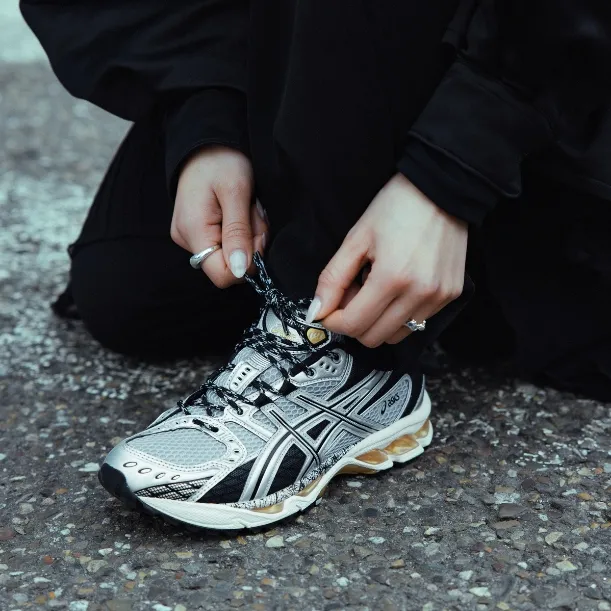 时装周爆火！ASICS GEL-NIMBUS 10.1 新款运动鞋