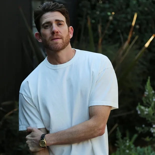 Velvet：全场男装热卖 Bryan Greenberg 联名款白色T恤$67.5