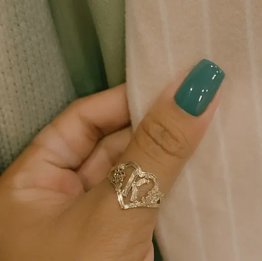 The M Jewelers 镂空花心字母戒指