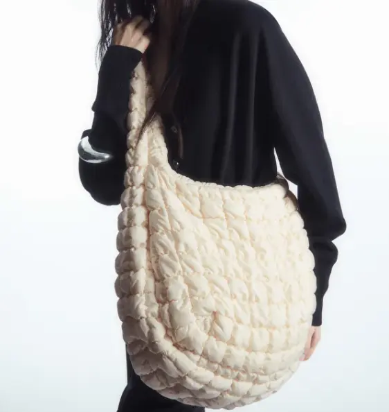 COS OVERSIZED 大号纯白云朵包 