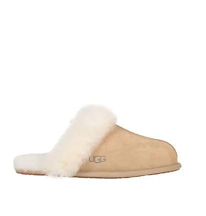UGG 毛绒拖鞋
