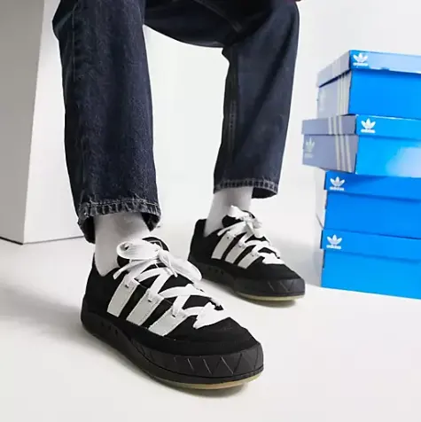 adidas Originals Adimatic 黑色运动鞋