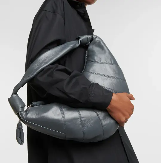 LEMAIRE 短肩带羊皮牛角包