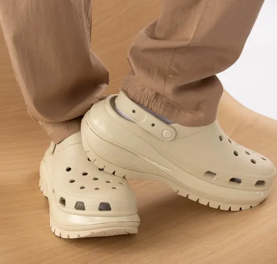 Crocs mega crush 骨白色光轮洞洞鞋