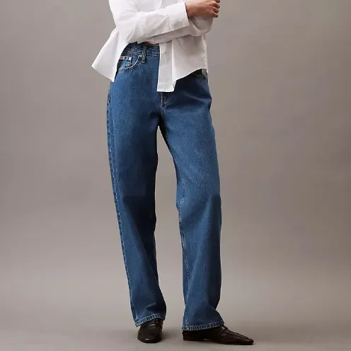 Jennie 海报款！Calvin Klein 90s Loose Fit 深色牛仔裤