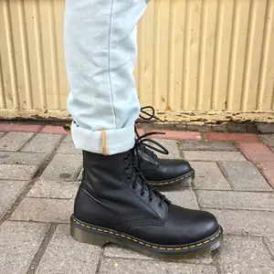 Dr. Martens 1460经典硬皮中性款马丁靴