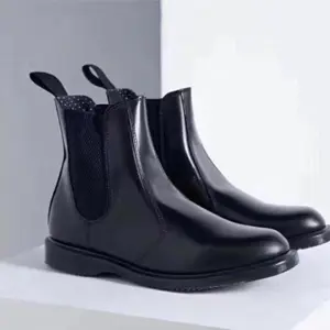 Dr.Martens马丁大夫 女式 Flora Leather Chelsea 靴子