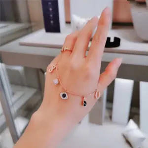 Swarovski施华洛世奇 恶魔之眼手掌马蹄手链 5497668 