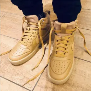 Nike耐克 Court Borough Mid 2 Boot 大童款篮球鞋