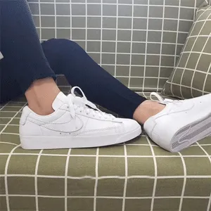 NIKE耐克Blazer Low女士纯白色板鞋
