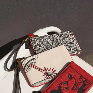 Coach蔻驰 x Disney Keith皮质手拿包
