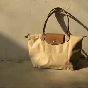 补货！Longchamp珑骧Le Pliage中号卡其色饺子包  
