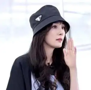 杨幂同款！Prada Logo Plaque 渔夫帽