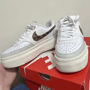 Nike Court Vision Alta 豹纹女款厚底板鞋