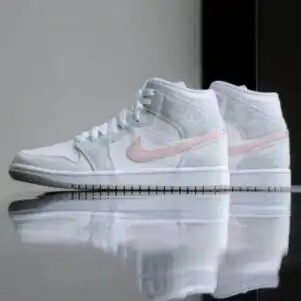 Jordan AJ1 Mid SE *Light Iron Ore*运动鞋