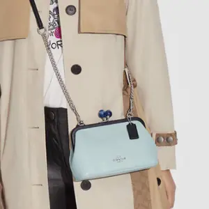 降价！COACH蔻驰 Nora Kisslock 吻锁包