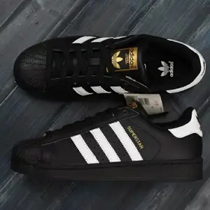 Adidas Originals Superstar黑金贝壳头 女款