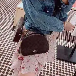 再来！Coach Serena老花款半月包