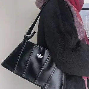 Adidas三叶草 mini airliner 腋下包