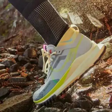 Nike美国官网现有精选鞋服额外8折促销