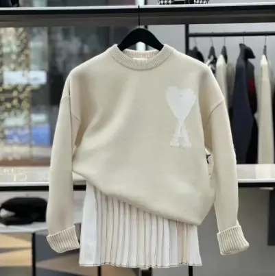AMI PARIS 新款奶油色爱心毛衣