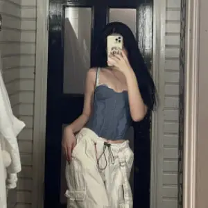 Jennie同款不同色！Out From Under 鱼骨吊带 8色