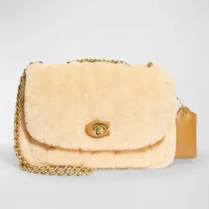 Coach蔻驰 Pillow Madison毛绒包包