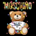 Moschino 圣诞主题小熊羊毛围巾全新上线 