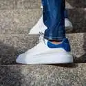 Alexander McQueen 麦昆经典小白鞋热卖 