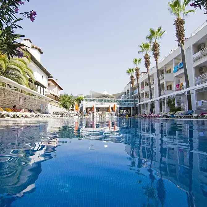 EasyJet Holidays UK: Summer Sale Up to £500 OFF