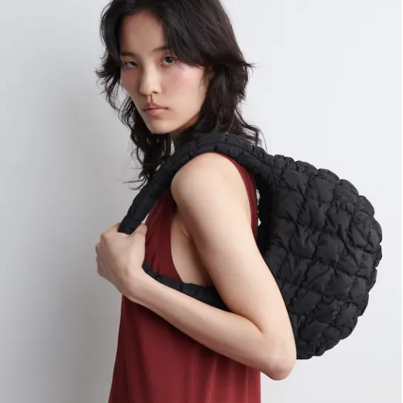 热卖！COS 黑色云朵包