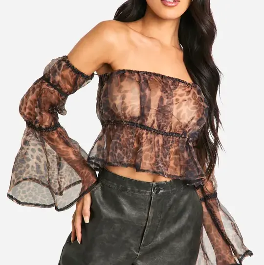 Boohoo 欧根纱豹纹印花 Bardot 短款罩衫