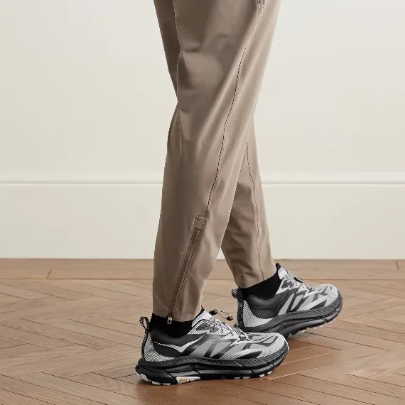 HOKA Mafate Speed 4 Lite 黑色运动鞋