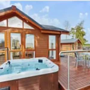 Hoseasons: Up to £350 OFF Spring Sale