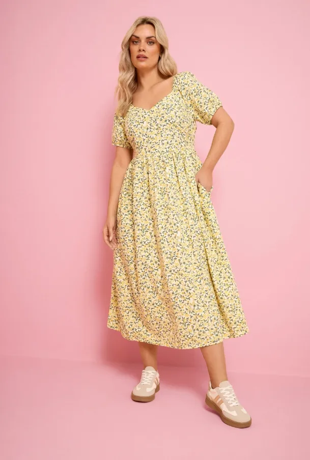 黄色碎花连衣裙