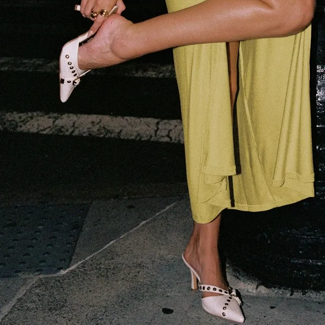 Princess Polly 米色尖头高跟鞋